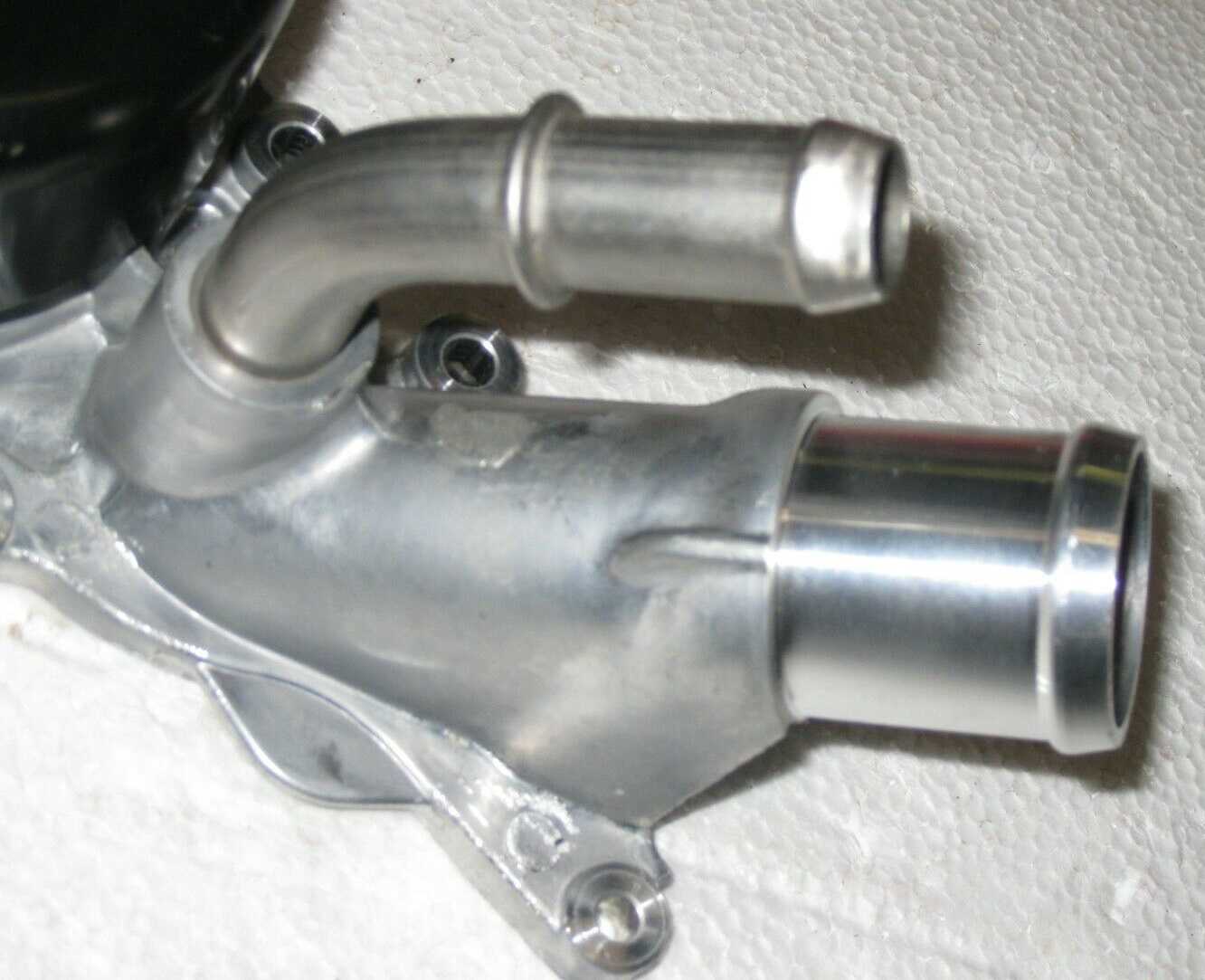 BOMBA DE AGUA - 3.6L foto 2