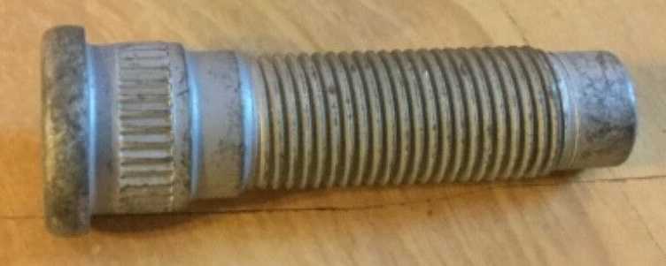 PERNO DE RUEDA
